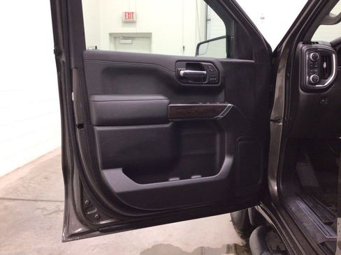 Used 2019 GMC Sierra 1500 SLT w/ SLT Convenience Package image 17