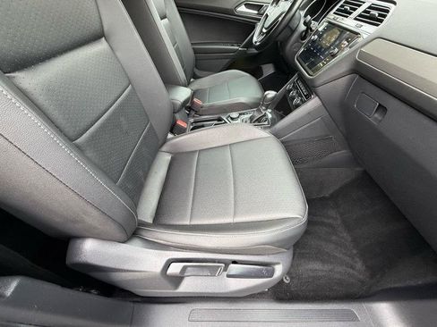 Used 2018 Volkswagen Tiguan SE AWD/4WD image 52