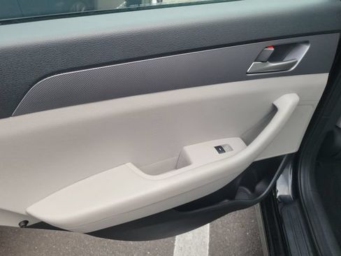 Used 2018 Hyundai Sonata SE FWD image 8