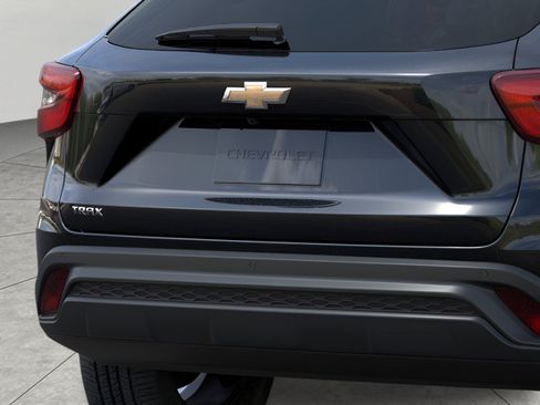 New 2026 Chevrolet Trax LS w/ LS Convenience Package FWD image 14