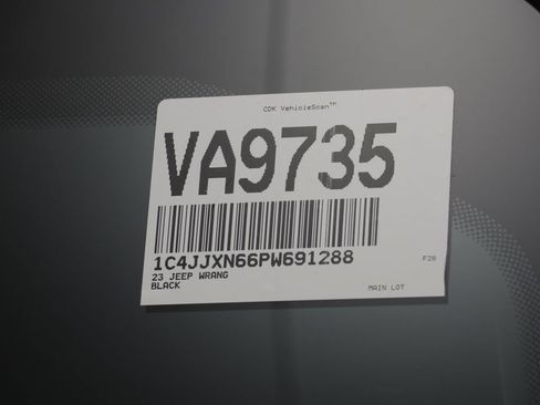 Used 2023 Jeep Wrangler Unlimited AWD/4WD image 28