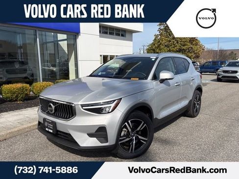 Certified 2025 Volvo XC40 B5 Core AWD/4WD image 1
