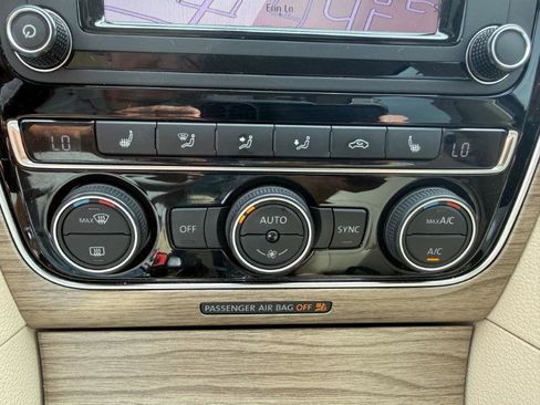 Used 2018 Volkswagen Passat 2.0T SE image 17