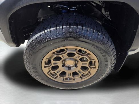 Used 2025 Toyota Tacoma TRD Off-Road AWD/4WD image 9