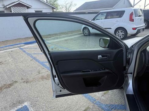 Used 2011 Ford Fusion SE image 8