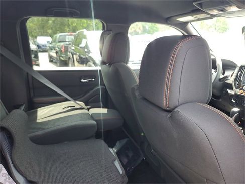 Used 2025 Nissan Frontier PRO-4X image 27