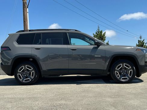 New 2026 Jeep Cherokee Laredo AWD/4WD image 3