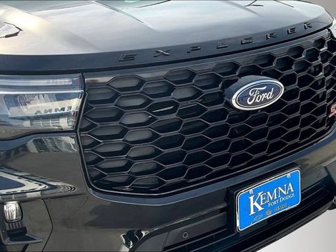 Used 2025 Ford Explorer ST AWD/4WD image 32