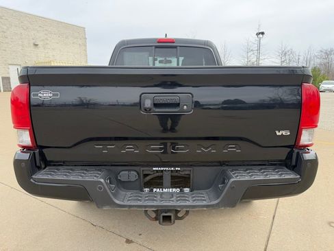 Used 2017 Toyota Tacoma TRD Sport w/ Premium & Technology Package image 4