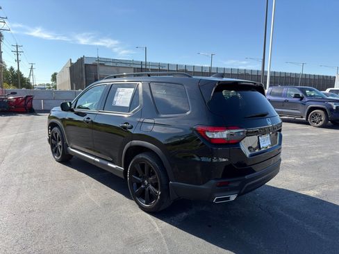 Used 2025 Honda Pilot Black Edition image 3