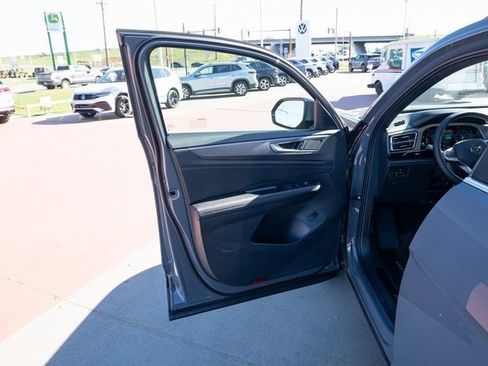 New 2026 Volkswagen Atlas Cross Sport SE image 11