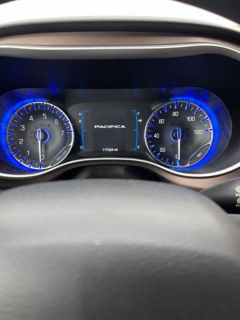 Used 2017 Chrysler Pacifica Touring w/ Tire & Wheel Group FWD image 7