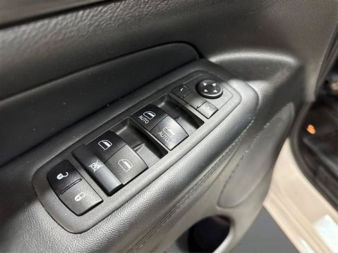 Used 2020 Jeep Grand Cherokee Altitude AWD/4WD image 28