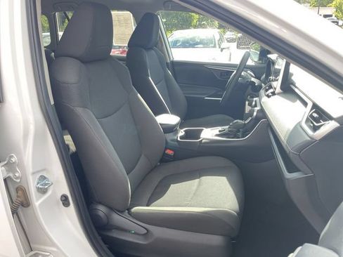 Used 2025 Toyota RAV4 LE AWD/4WD image 20