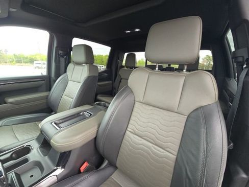 Used 2022 Chevrolet Silverado 1500 ZR2 w/ Technology Package image 24