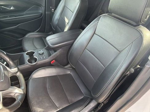 Used 2024 GMC Terrain SLT image 18