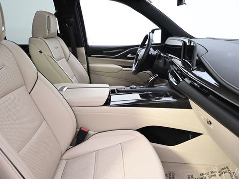 Used 2024 Cadillac Escalade Premium Luxury w/ LPO, Floor Liner Package AWD/4WD image 16