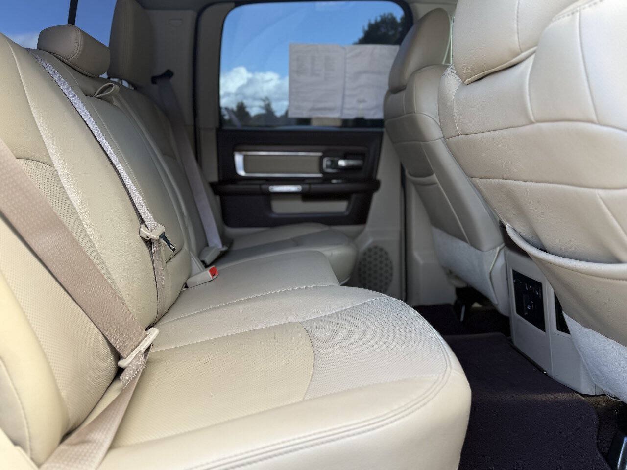 Used 2013 RAM 1500 Laramie w/ Convenience Group AWD/4WD image 18