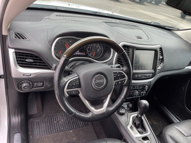 Used 2018 Jeep Cherokee Overland w/ Technology Group AWD/4WD image 25
