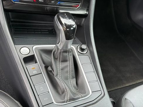 Used 2025 Volkswagen Jetta SE FWD image 42