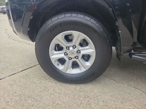 Certified 2019 Toyota 4Runner SR5 AWD/4WD image 30