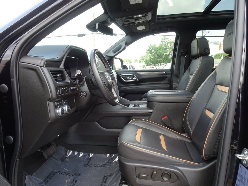 Used 2023 GMC Yukon AT4 w/ AT4 Premium Package AWD/4WD image 8