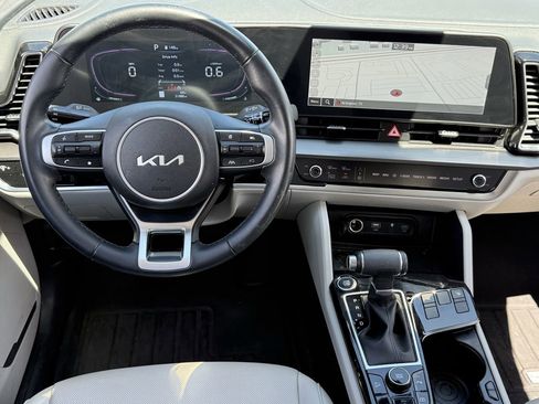 Used 2024 Kia Sportage EX image 9