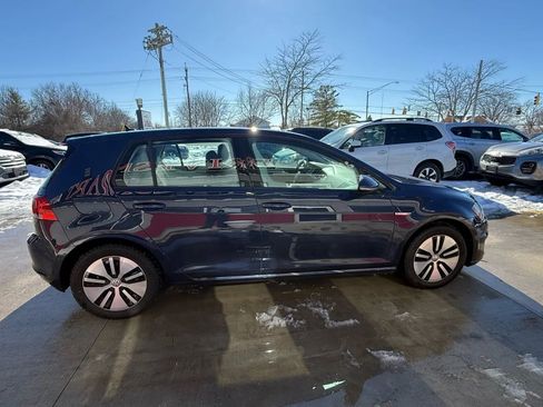 Used 2016 Volkswagen e-Golf SE w/ DC Fast Charging Package image 7