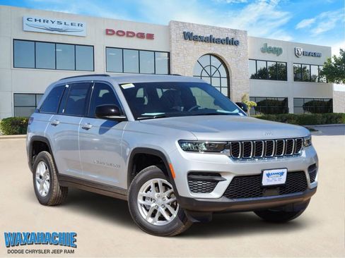 New 2026 Jeep Grand Cherokee Laredo image 1