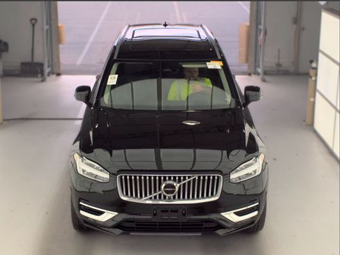 Used 2024 Volvo XC90 T8 Ultimate w/ Protection Package Premier AWD/4WD image 13