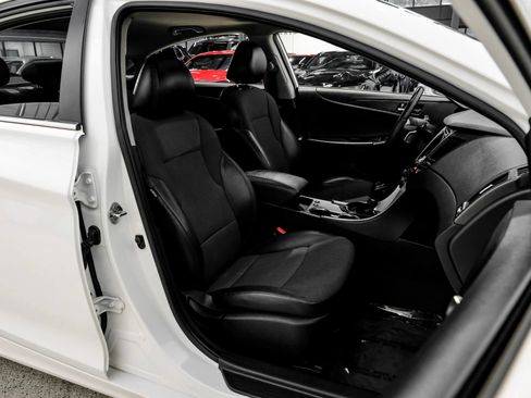Used 2012 Hyundai Sonata SE w/ Navigation & Sunroof Pkg FWD image 42