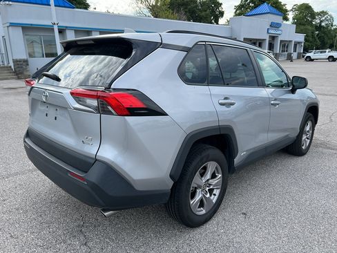 Used 2025 Toyota RAV4 LE AWD/4WD image 5