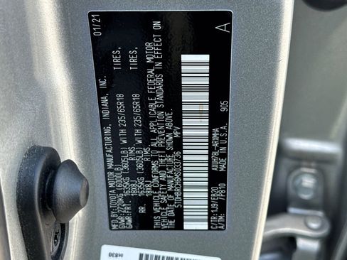 Used 2021 Toyota Highlander XLE AWD/4WD image 36
