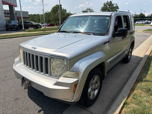 Used 2011 Jeep Liberty Sport RWD image 13