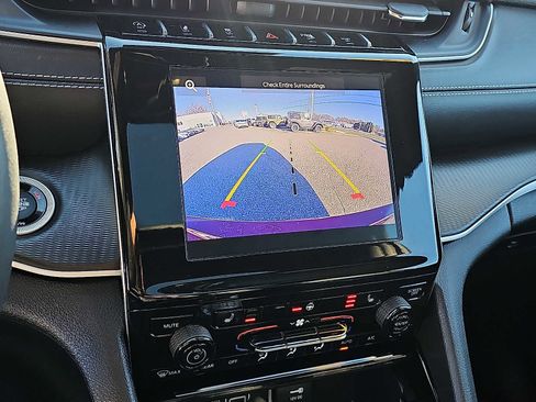 Used 2023 Jeep Grand Cherokee L Laredo image 21