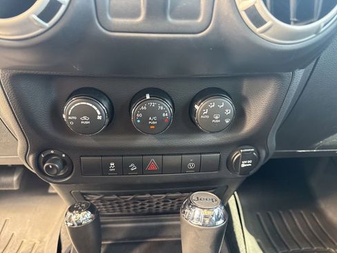 Used 2014 Jeep Wrangler Rubicon w/ Power Convenience Group AWD/4WD image 19