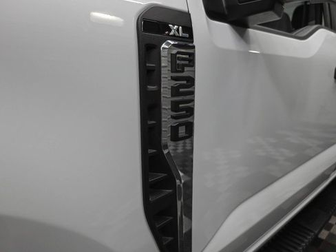 Used 2025 Ford F250 XL w/ F-250 >10K GVWR Package AWD/4WD image 40
