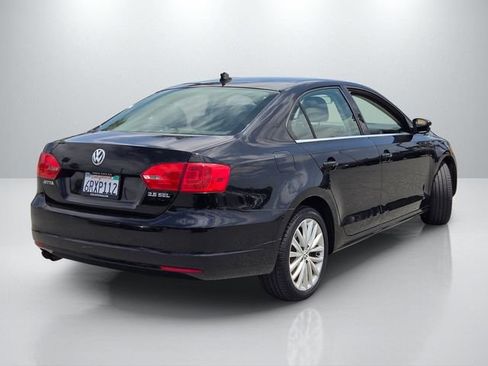 Used 2011 Volkswagen Jetta SEL FWD image 4