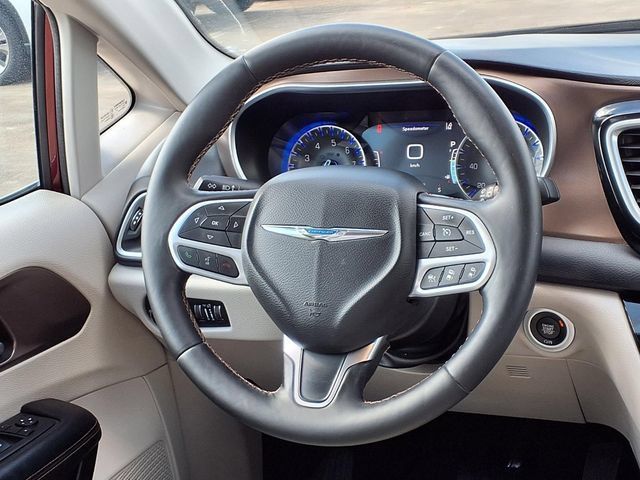 Used 2017 Chrysler Pacifica Touring-L Plus w/ Advanced Safetytec Group FWD image 8