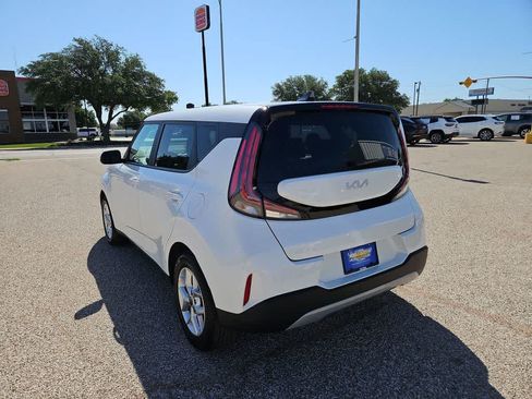 Used 2025 Kia Soul LX w/ LX Technology Package FWD image 6