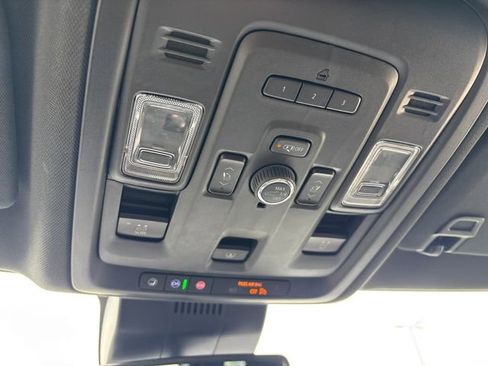 Used 2023 GMC Yukon AT4 AWD/4WD image 32
