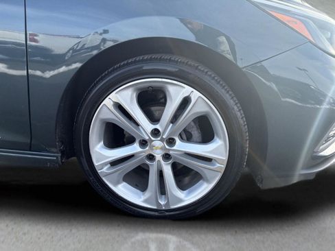 Used 2018 Chevrolet Cruze Premier FWD image 24