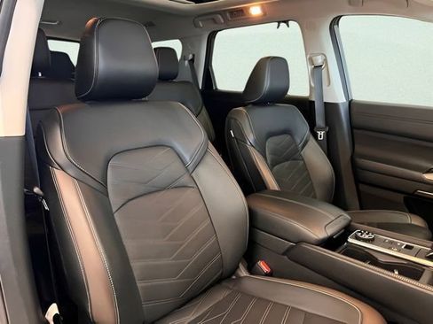 Used 2023 Nissan Pathfinder Platinum AWD/4WD image 18