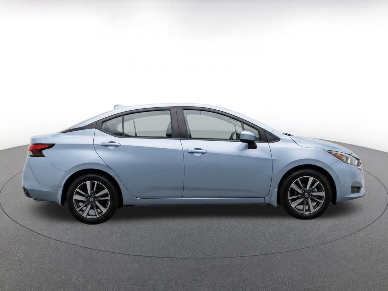 Used 2025 Nissan Versa SV FWD image 9