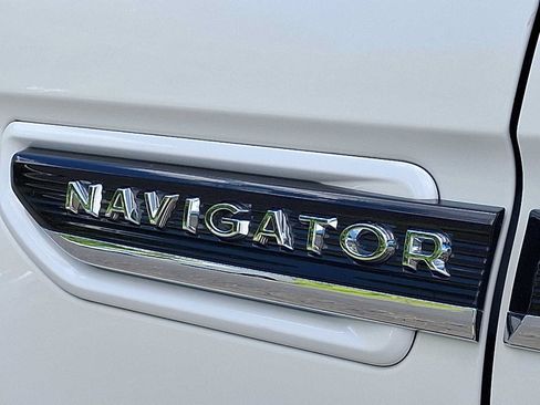 Used 2024 Lincoln Navigator L Black Label AWD/4WD image 30