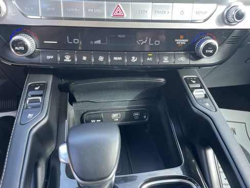Used 2024 Kia Telluride EX image 17