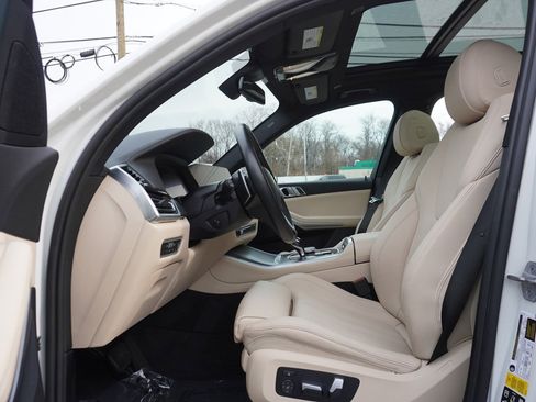 Used 2022 BMW X5 xDrive40i w/ Parking Assistance Package image 31
