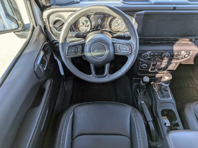 Used 2025 Jeep Gladiator Sport AWD/4WD image 14