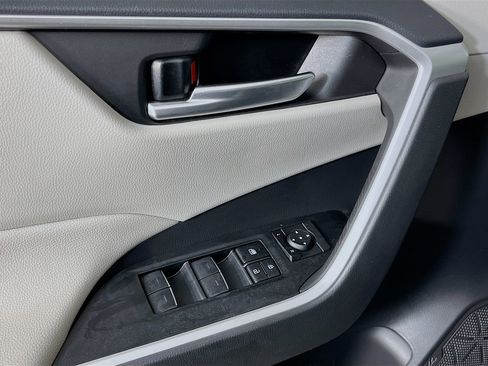 Used 2025 Toyota RAV4 XLE w/ Convenience Package image 26