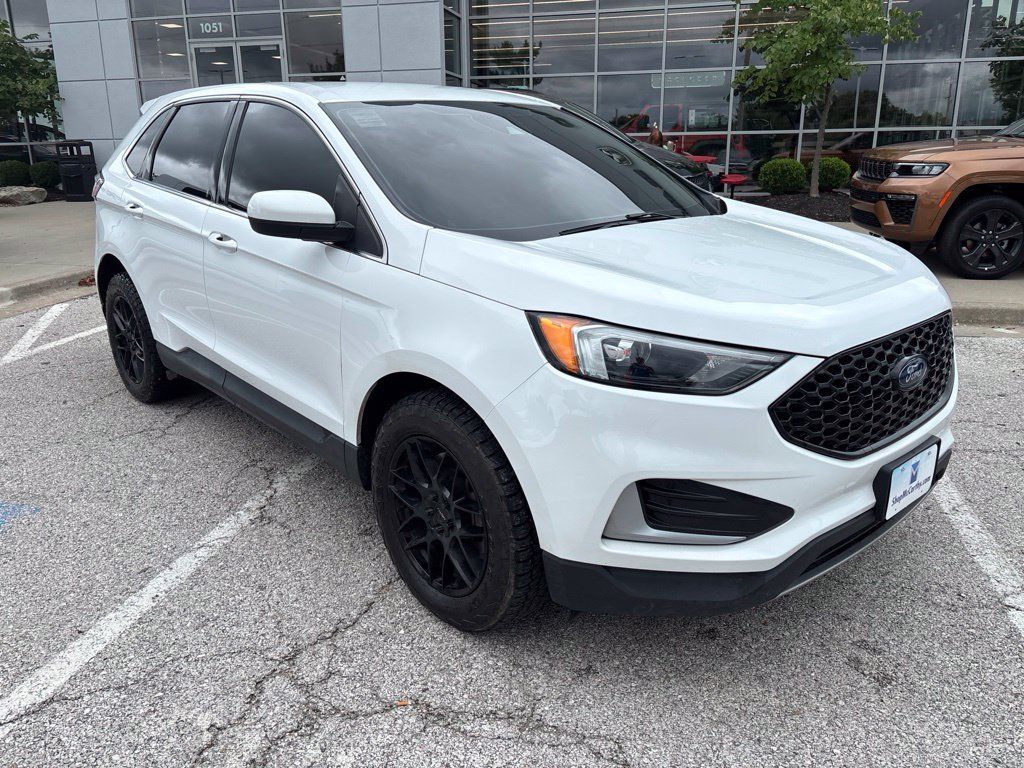 Used 2024 Ford Edge SEL AWD/4WD image 2